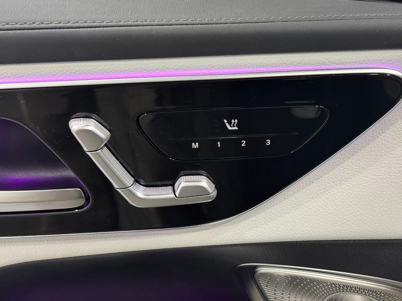 Mercedes-Benz GLC Vehicle Full-screen Gallery Image 22