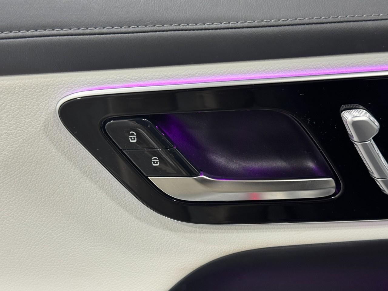 Mercedes-Benz GLC Vehicle Full-screen Gallery Image 23