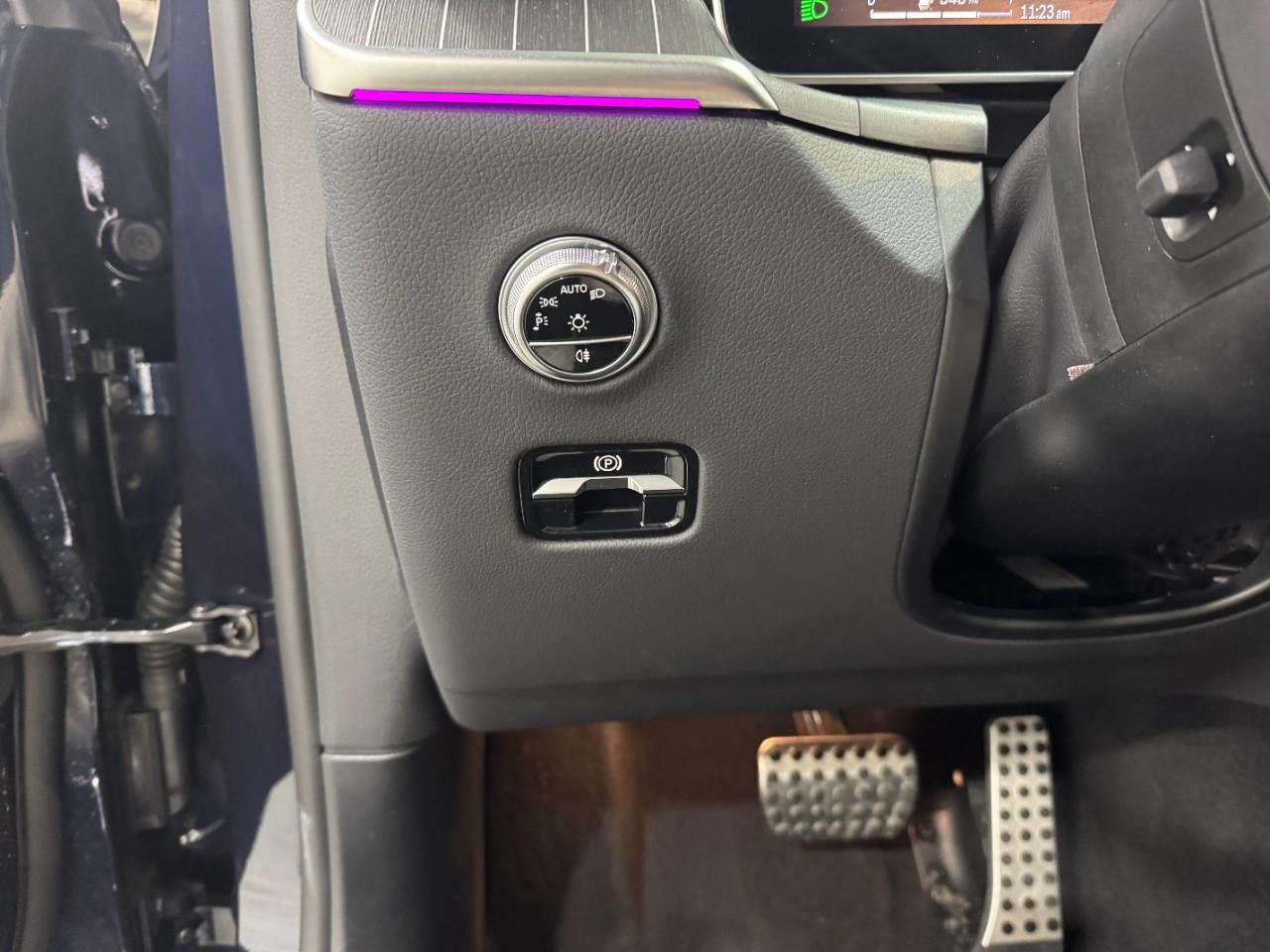 Mercedes-Benz GLC Vehicle Full-screen Gallery Image 30