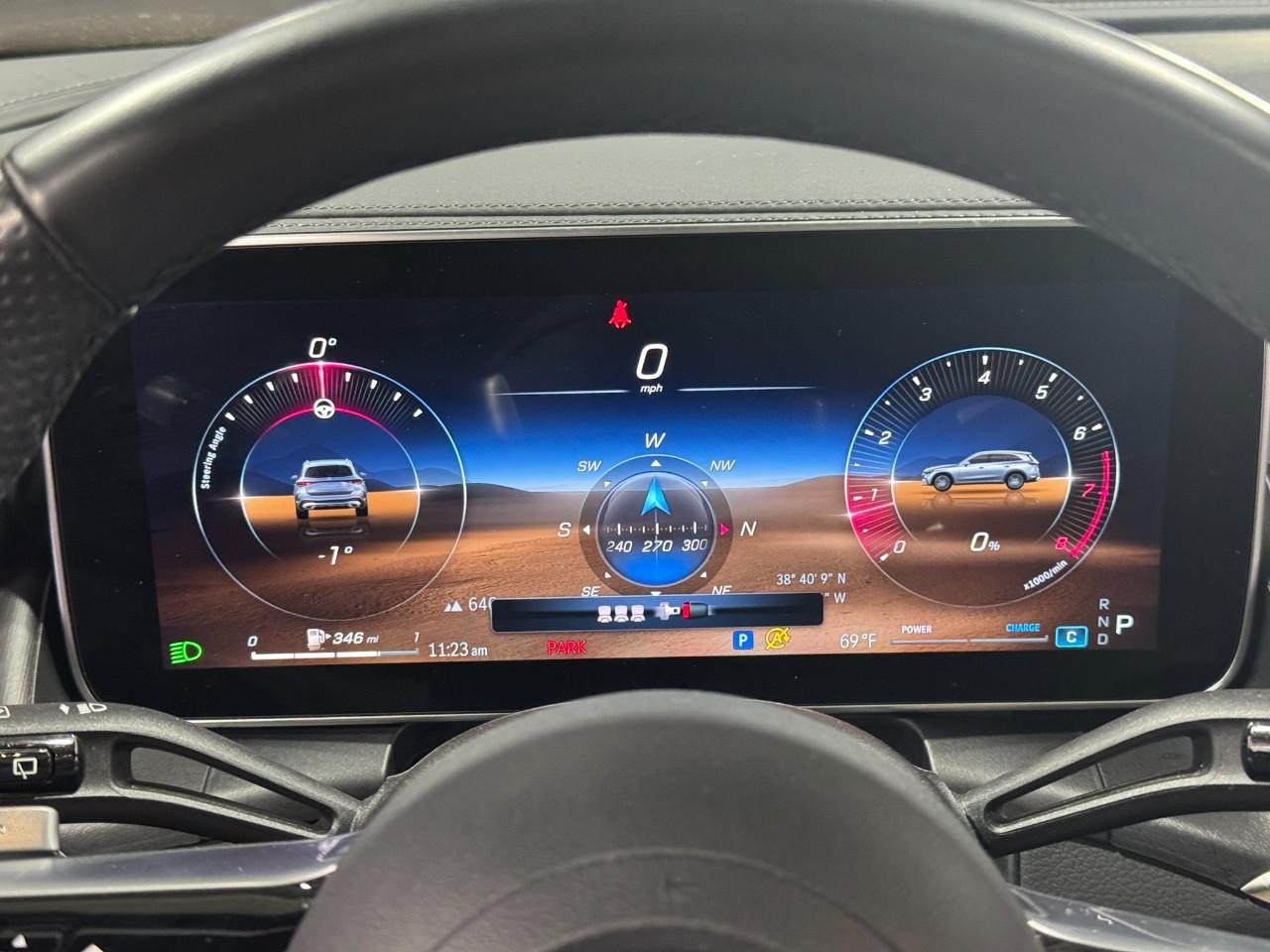 Mercedes-Benz GLC Vehicle Full-screen Gallery Image 33