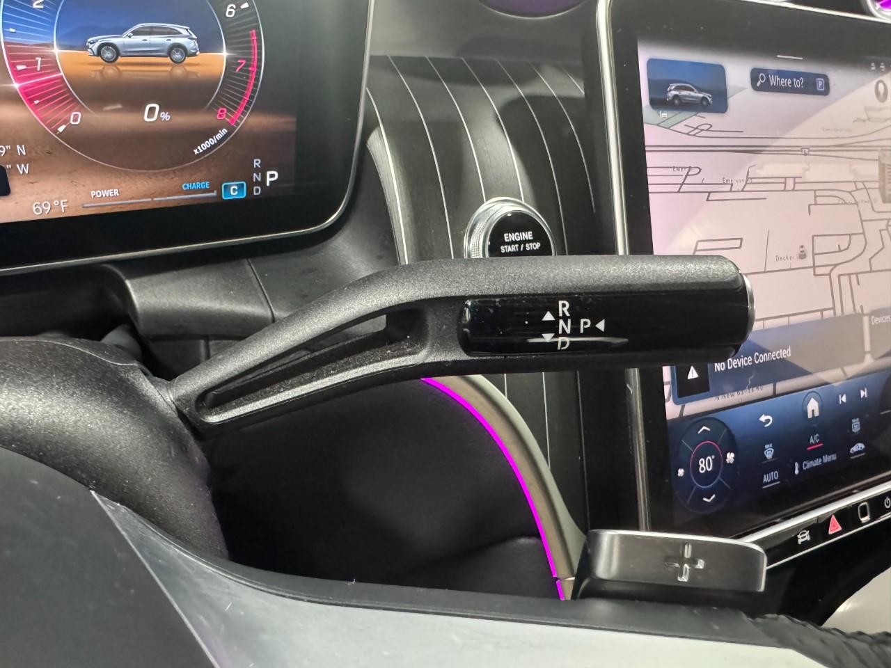 Mercedes-Benz GLC Vehicle Full-screen Gallery Image 34