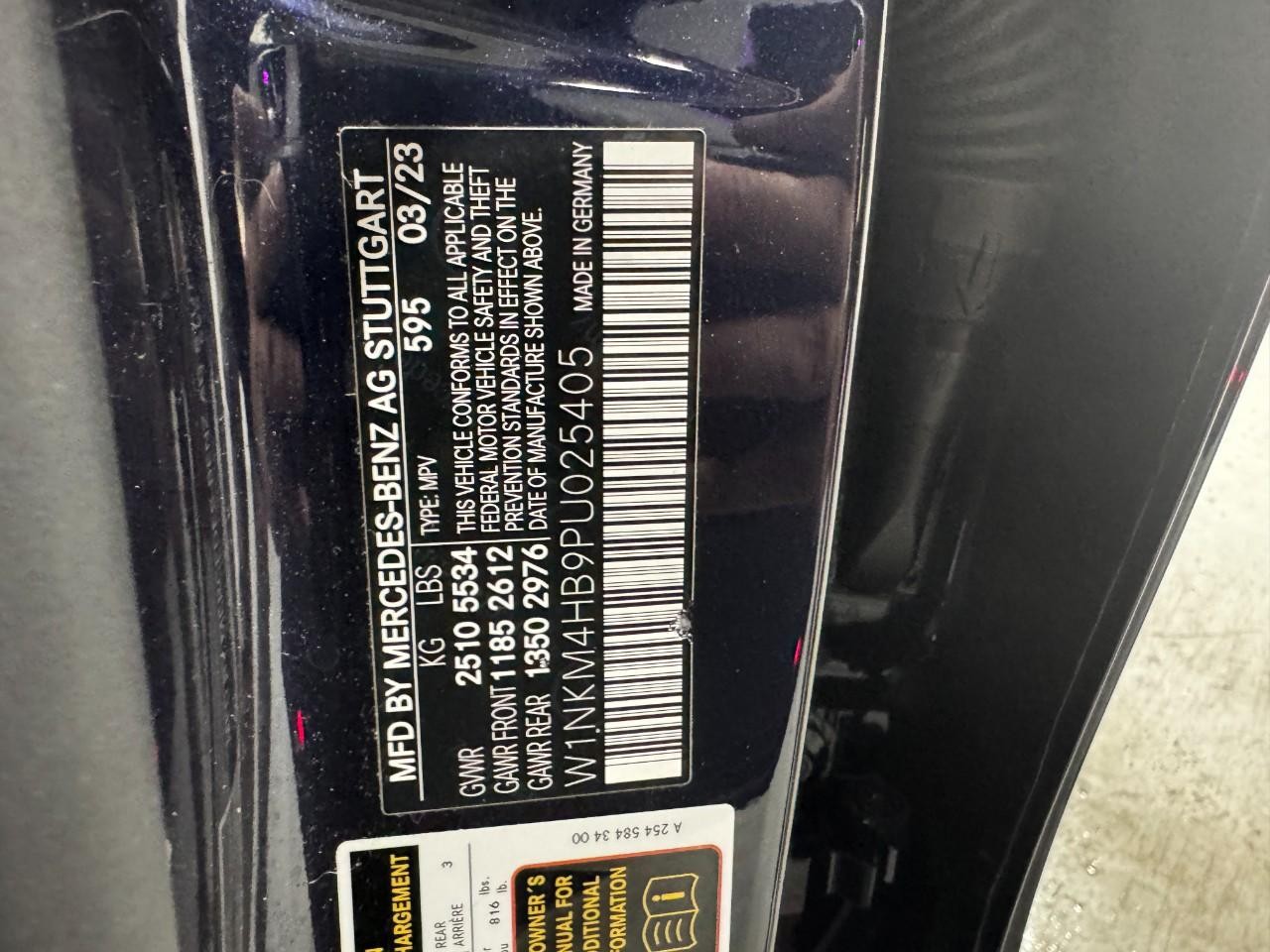 Mercedes-Benz GLC Vehicle Full-screen Gallery Image 36