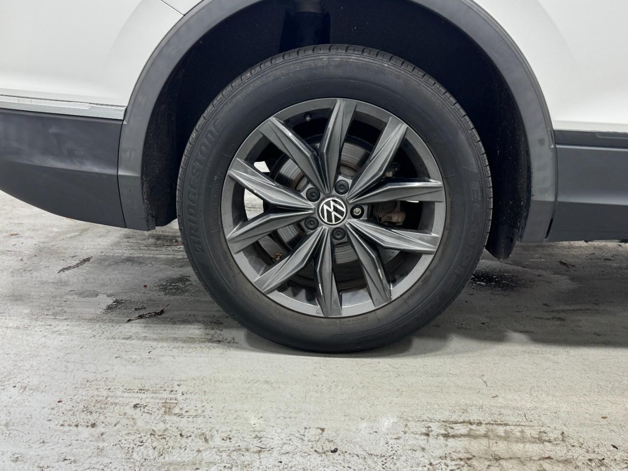 Volkswagen Tiguan Vehicle Full-screen Gallery Image 5