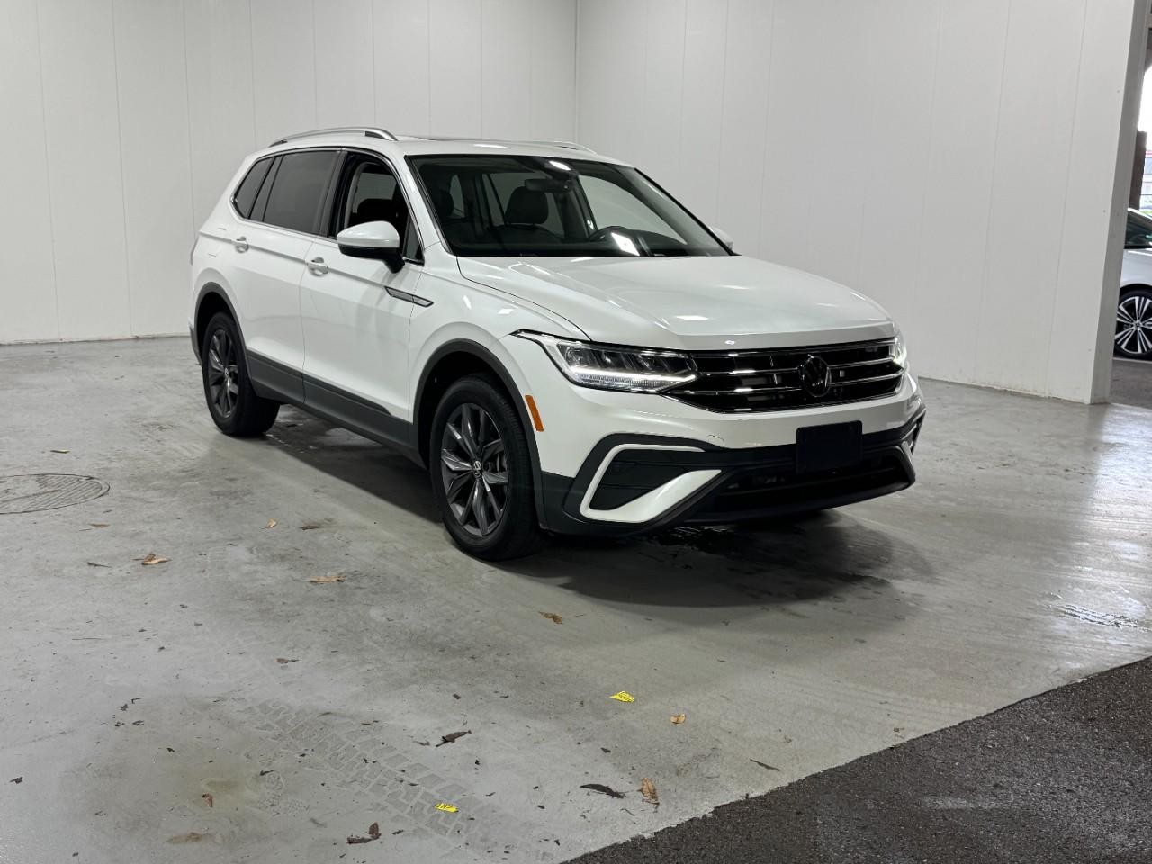 Volkswagen Tiguan Vehicle Full-screen Gallery Image 6