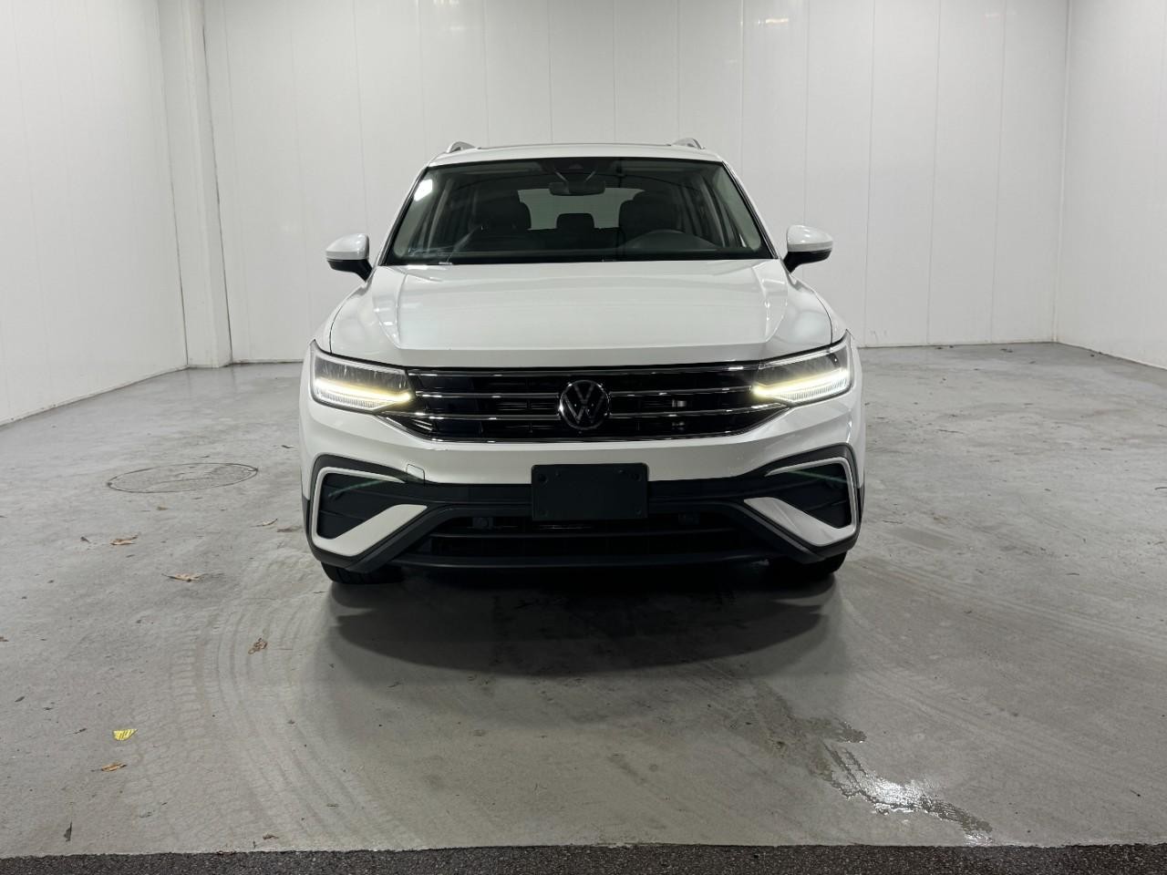 Volkswagen Tiguan Vehicle Full-screen Gallery Image 7