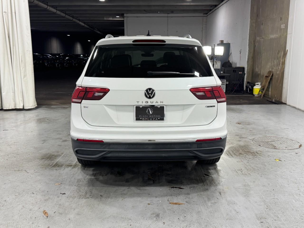 Volkswagen Tiguan Vehicle Full-screen Gallery Image 9