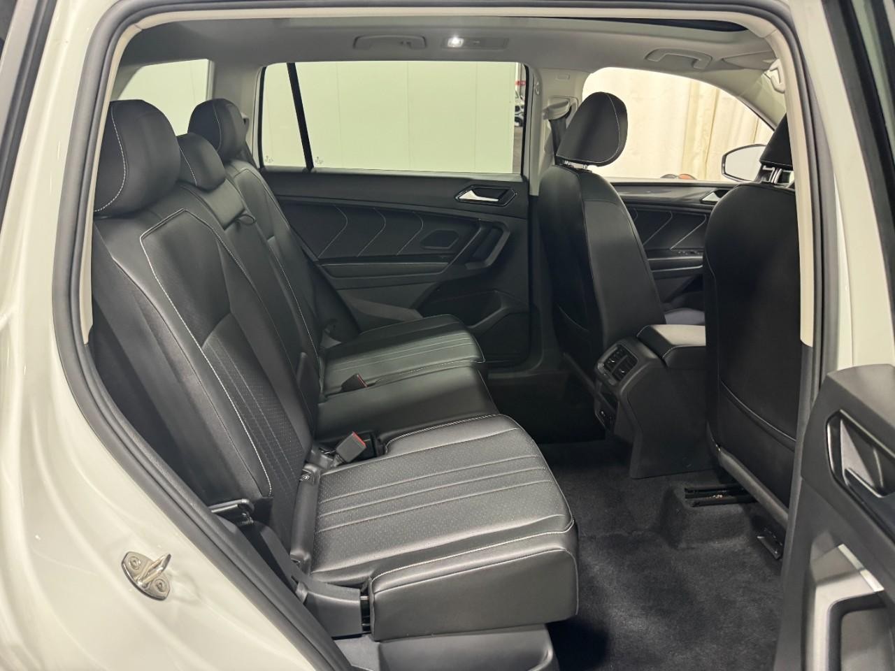 Volkswagen Tiguan Vehicle Full-screen Gallery Image 10