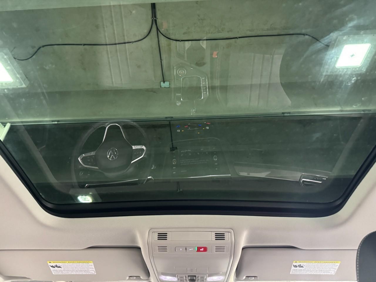 Volkswagen Tiguan Vehicle Full-screen Gallery Image 11