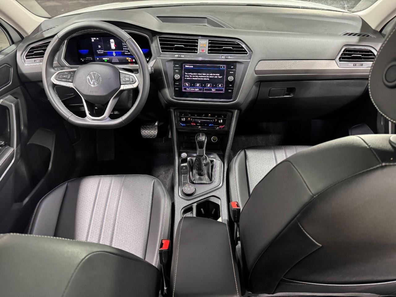 Volkswagen Tiguan Vehicle Full-screen Gallery Image 12