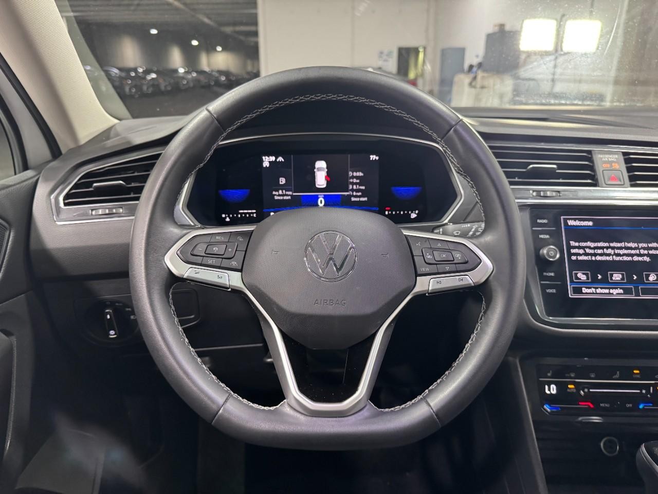 Volkswagen Tiguan Vehicle Full-screen Gallery Image 13