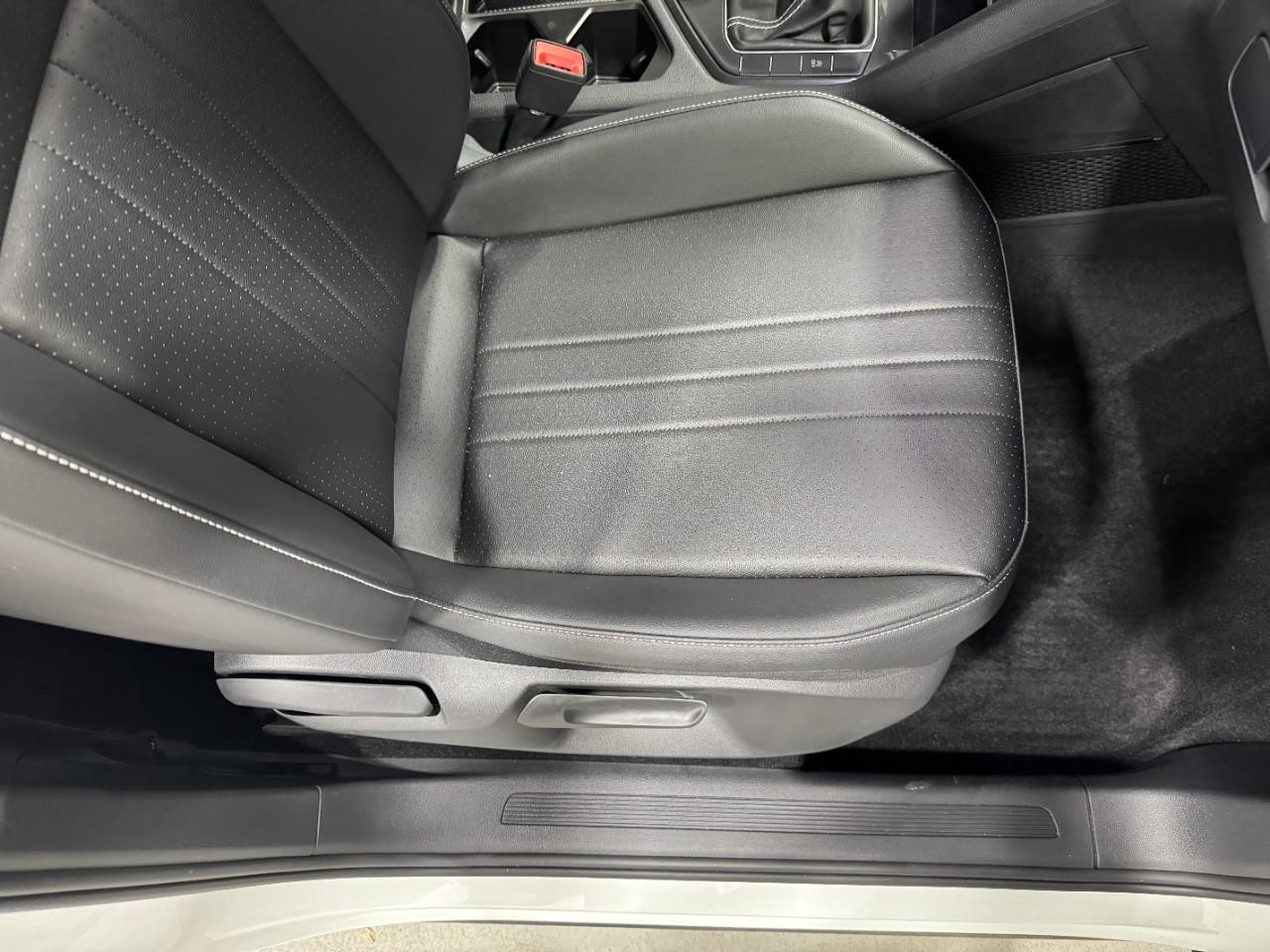 Volkswagen Tiguan Vehicle Full-screen Gallery Image 19