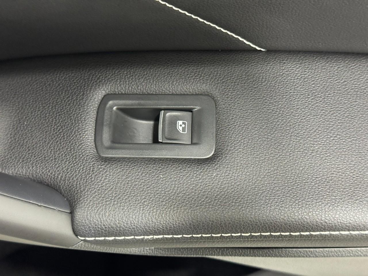 Volkswagen Tiguan Vehicle Full-screen Gallery Image 22