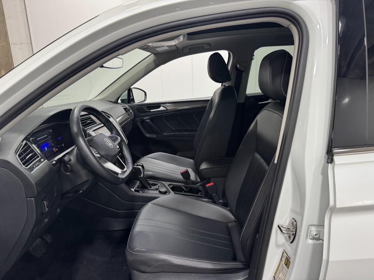 Volkswagen Tiguan Vehicle Full-screen Gallery Image 25