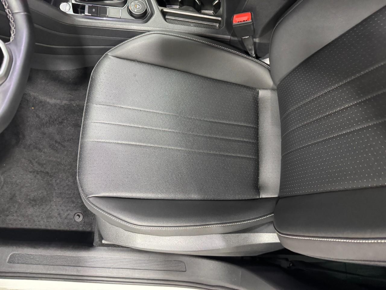 Volkswagen Tiguan Vehicle Full-screen Gallery Image 26