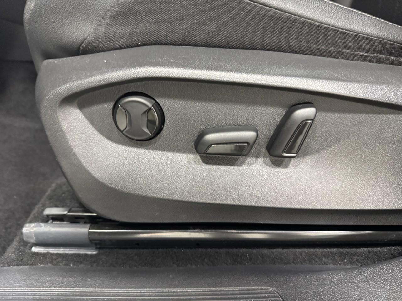 Volkswagen Tiguan Vehicle Full-screen Gallery Image 27