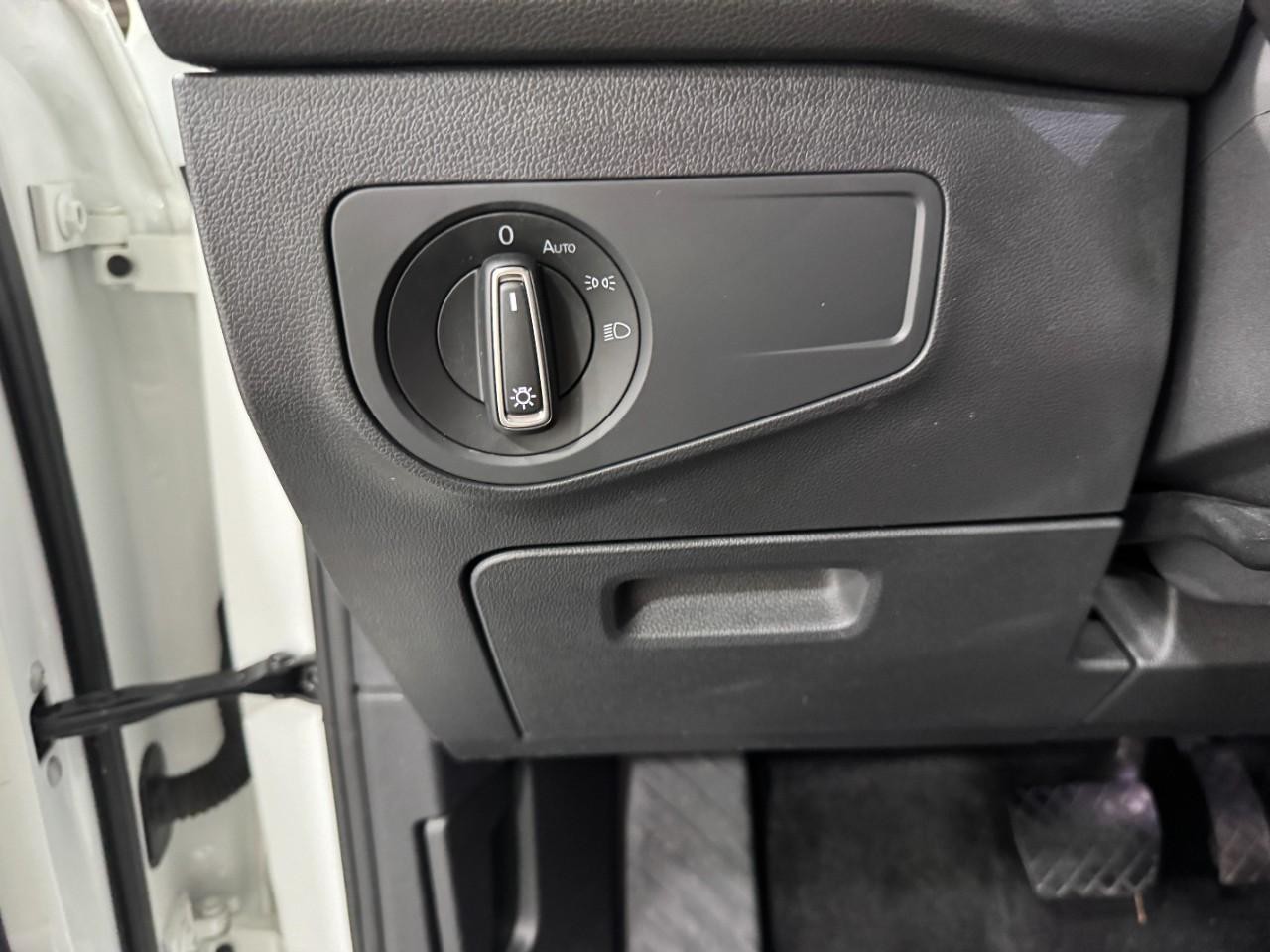 Volkswagen Tiguan Vehicle Full-screen Gallery Image 28