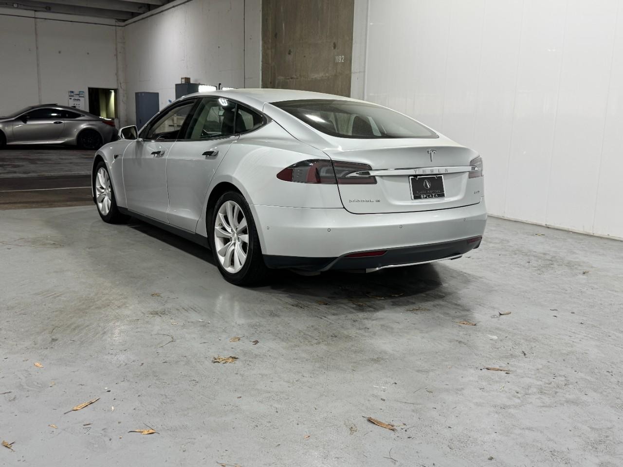 Tesla Model S Vehicle Full-screen Gallery Image 3