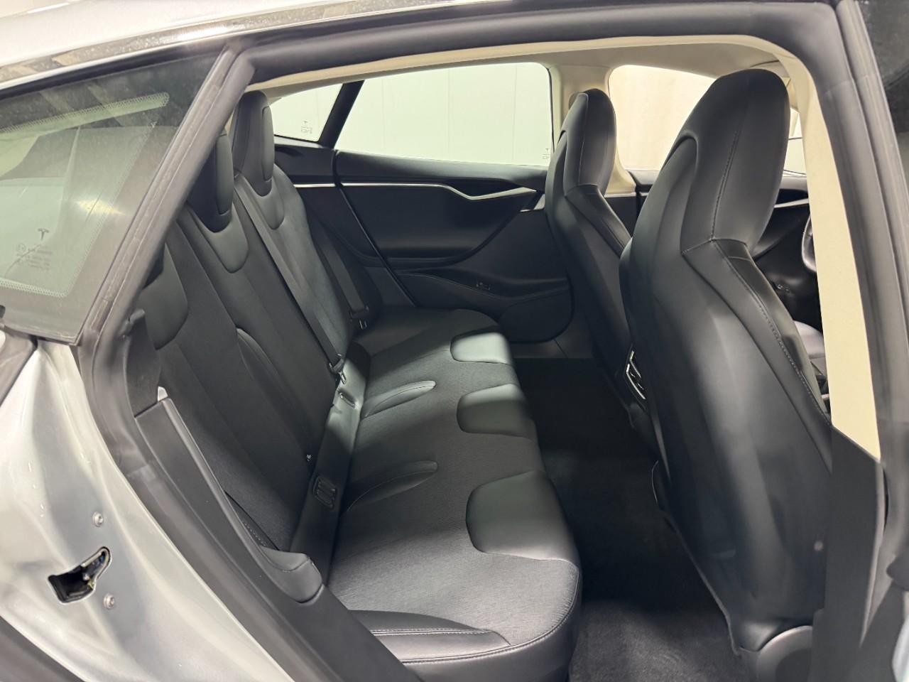 Tesla Model S Vehicle Full-screen Gallery Image 10