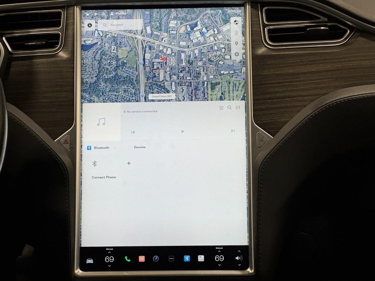 Tesla Model S Vehicle Full-screen Gallery Image 13