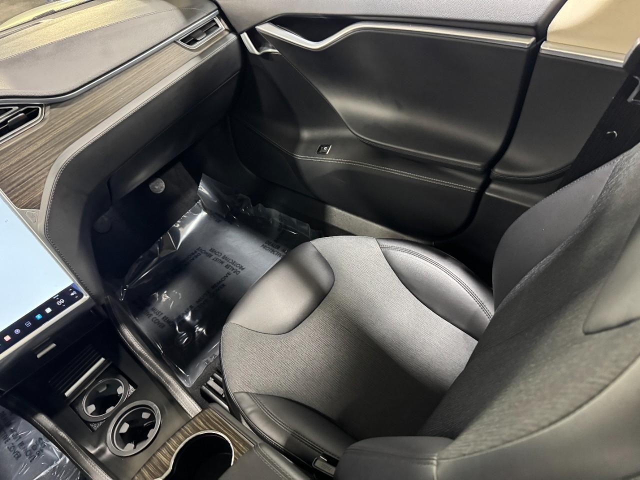 Tesla Model S Vehicle Full-screen Gallery Image 14