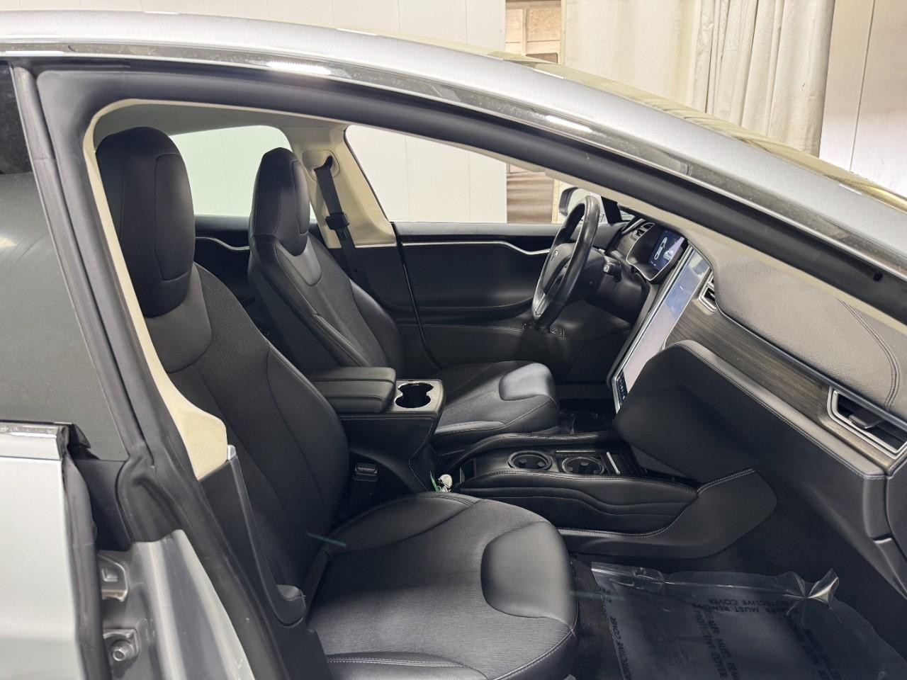 Tesla Model S Vehicle Full-screen Gallery Image 15