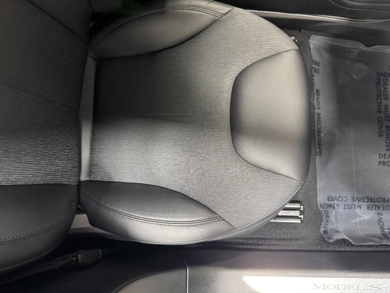 Tesla Model S Vehicle Full-screen Gallery Image 16