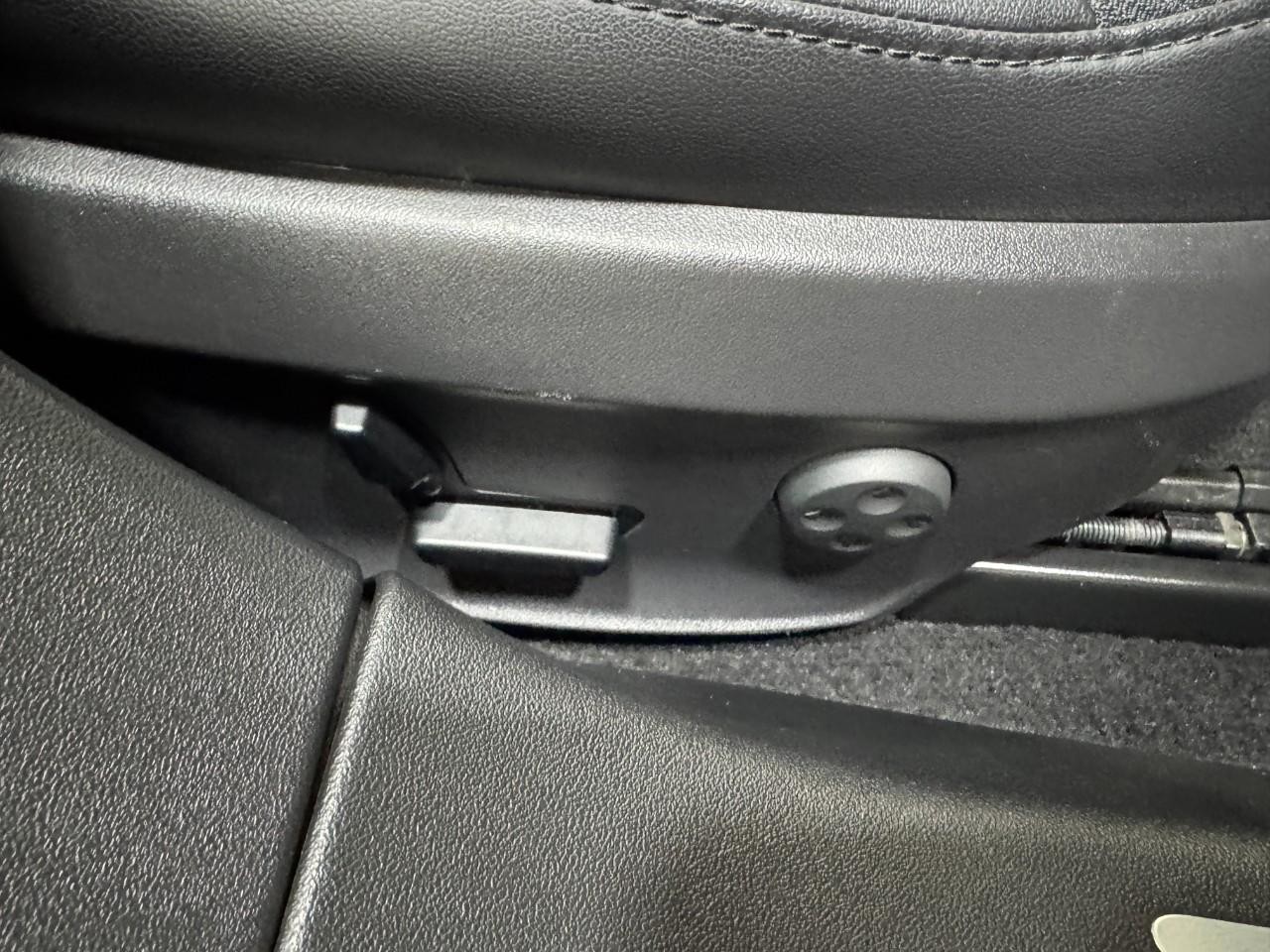 Tesla Model S Vehicle Full-screen Gallery Image 17