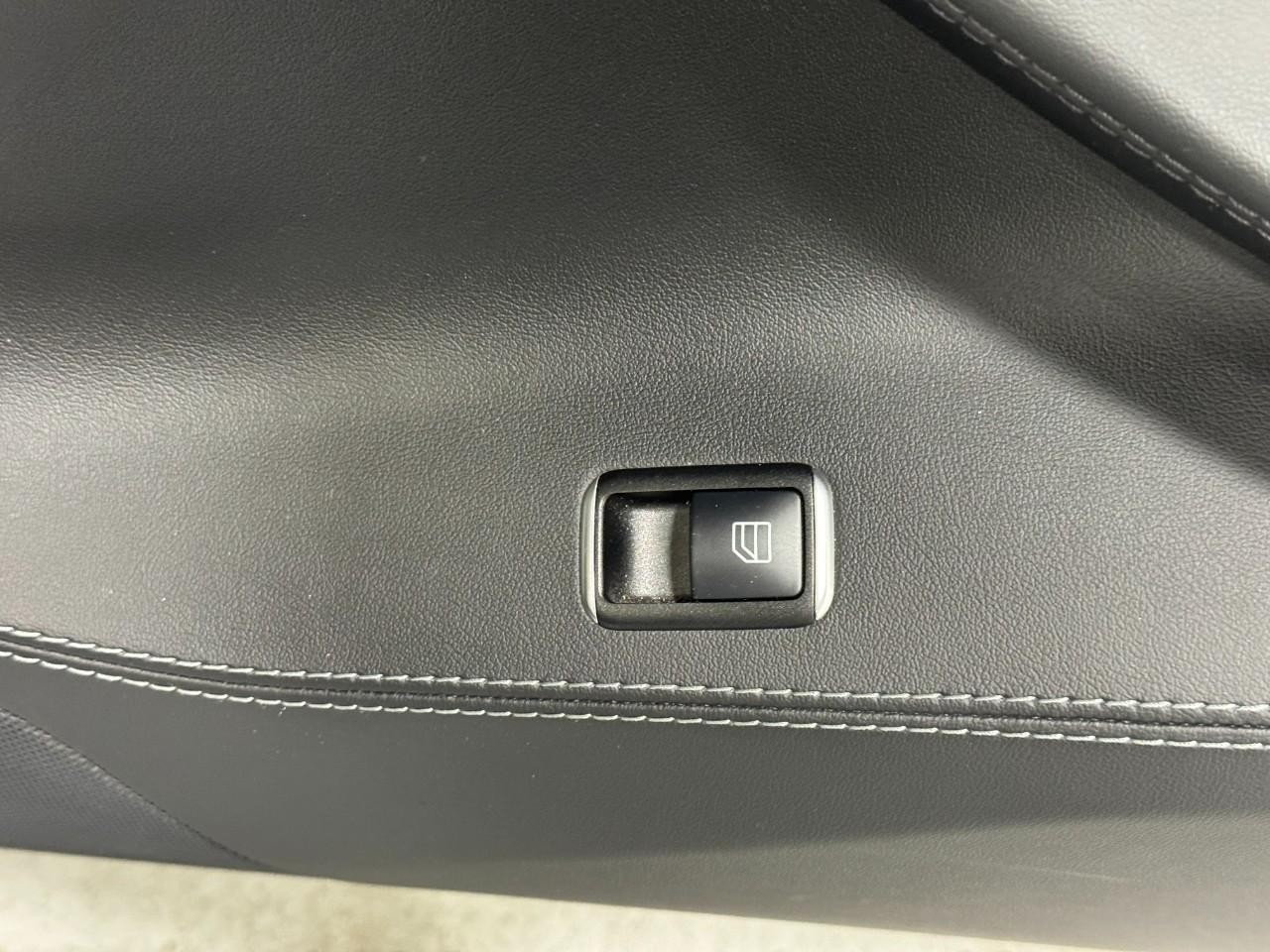 Tesla Model S Vehicle Full-screen Gallery Image 18