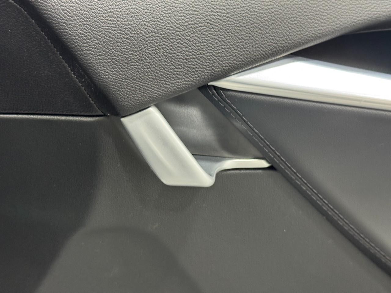 Tesla Model S Vehicle Full-screen Gallery Image 19