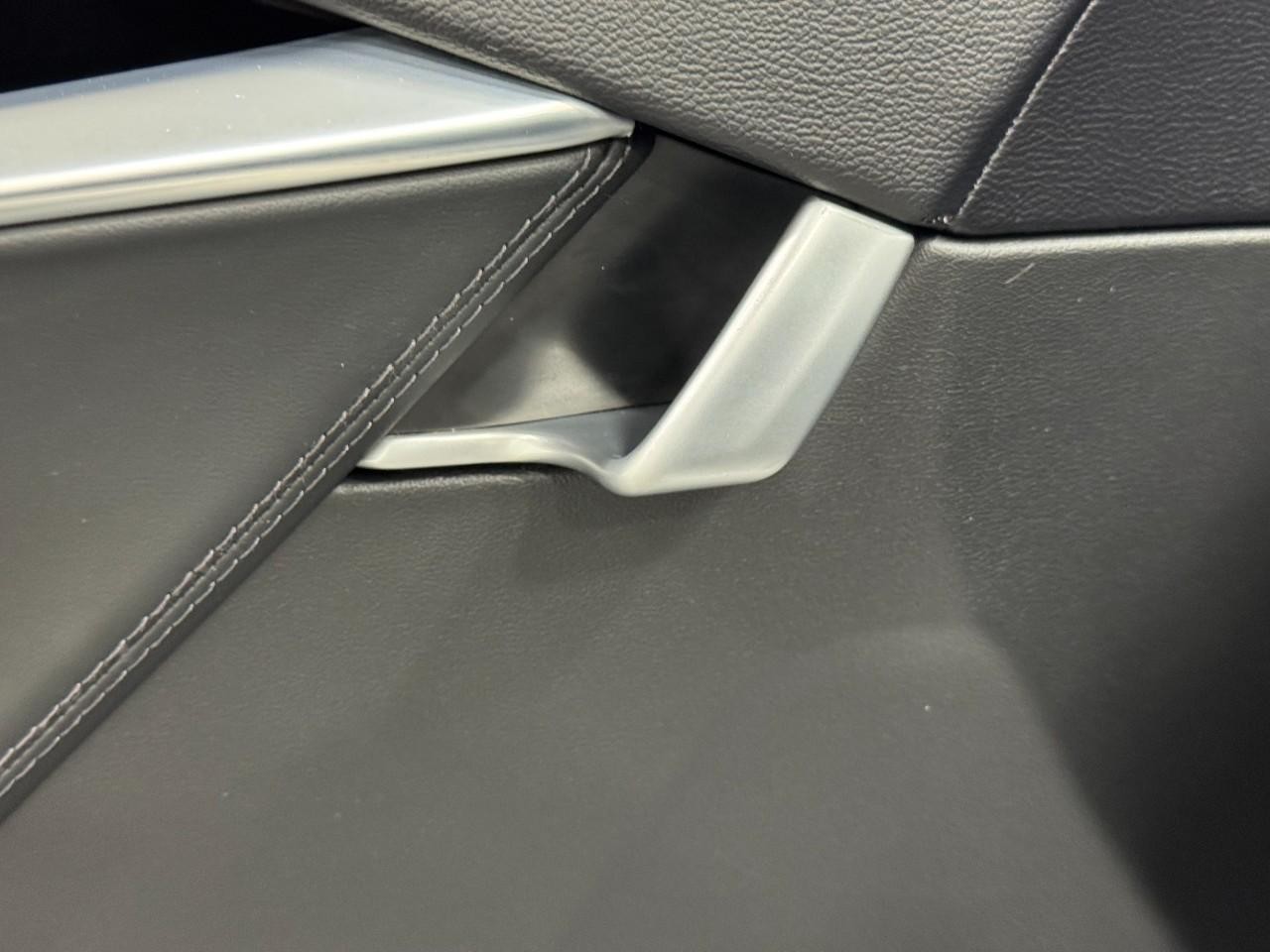 Tesla Model S Vehicle Full-screen Gallery Image 20