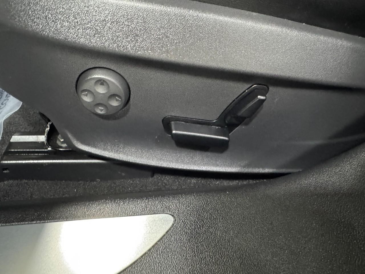 Tesla Model S Vehicle Full-screen Gallery Image 24