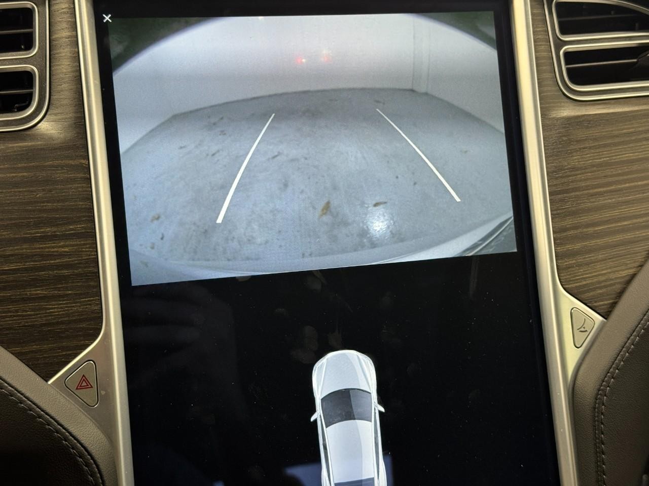 Tesla Model S Vehicle Full-screen Gallery Image 30