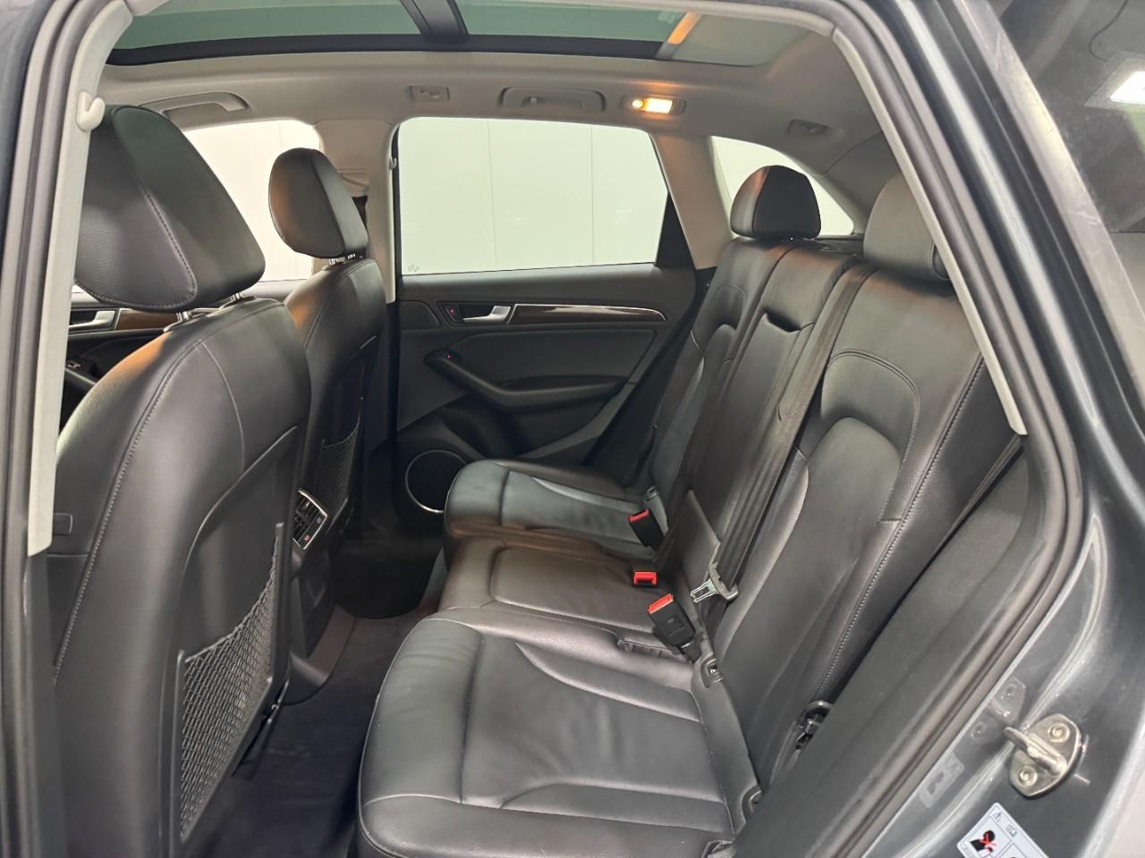 Audi Q5 Vehicle Full-screen Gallery Image 8