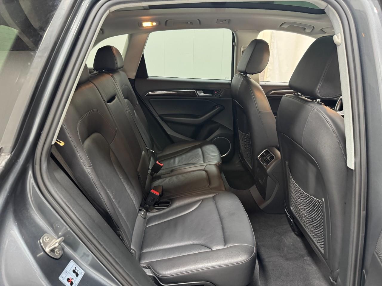 Audi Q5 Vehicle Full-screen Gallery Image 10