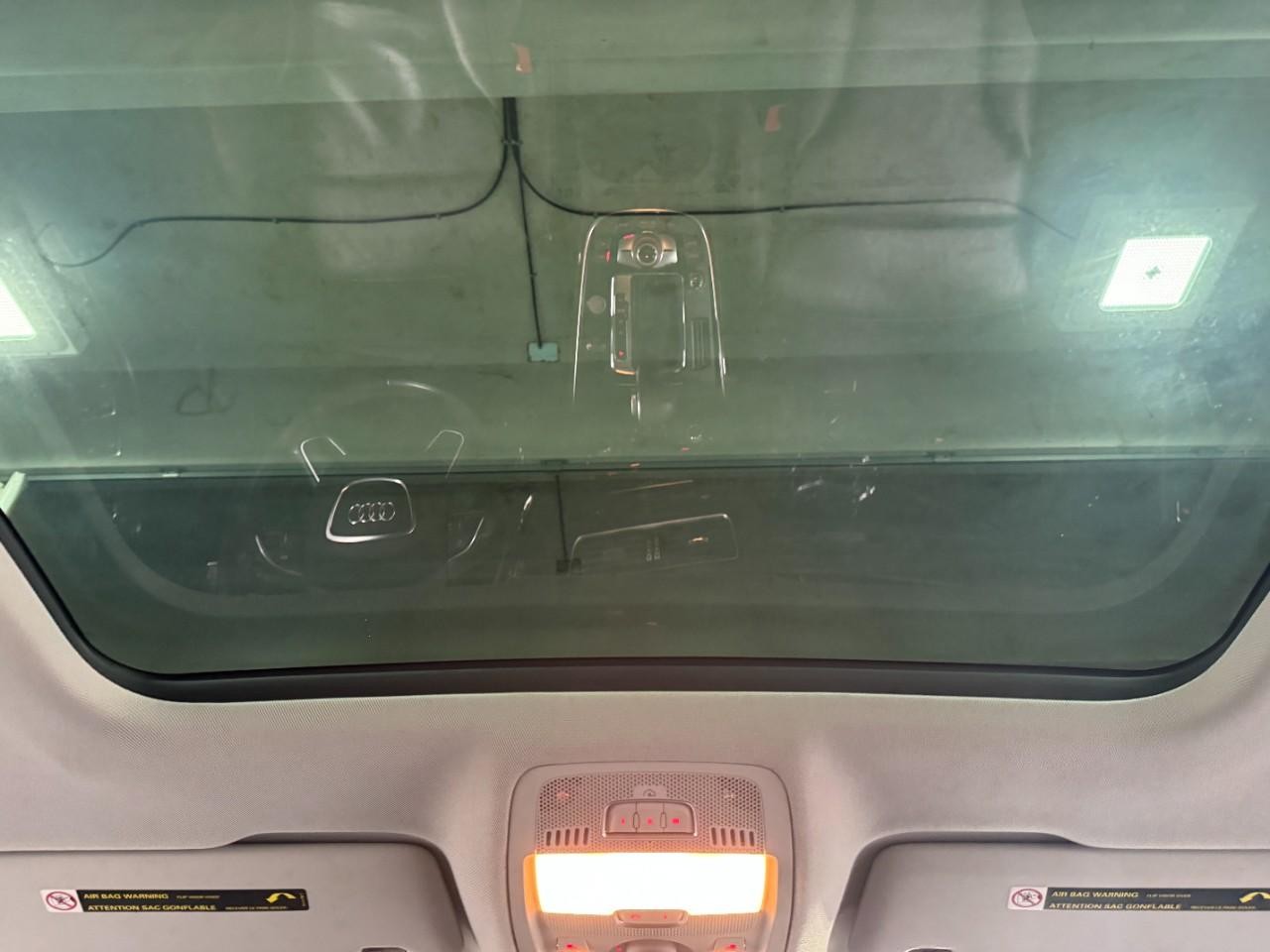 Audi Q5 Vehicle Full-screen Gallery Image 11