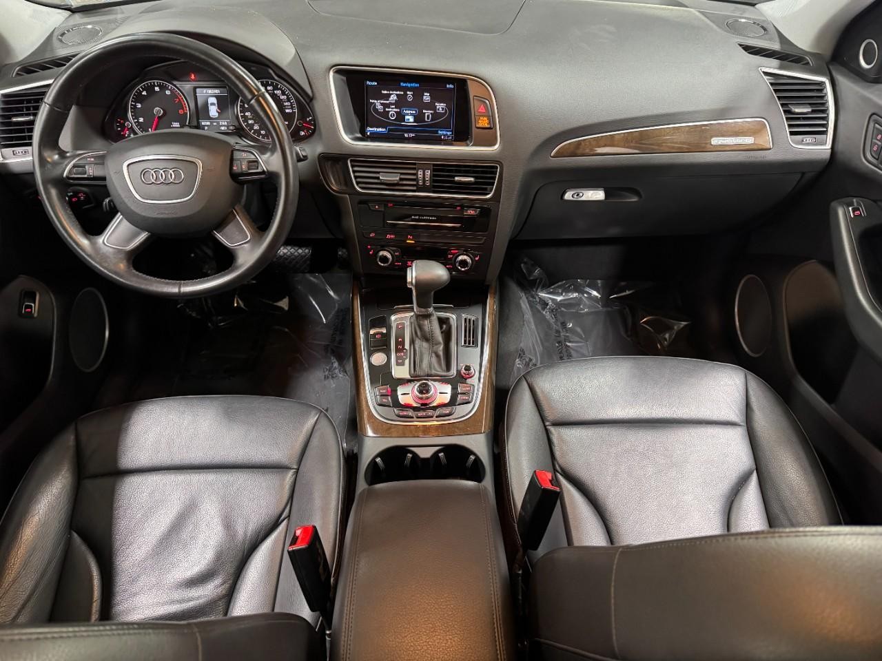 Audi Q5 Vehicle Full-screen Gallery Image 12