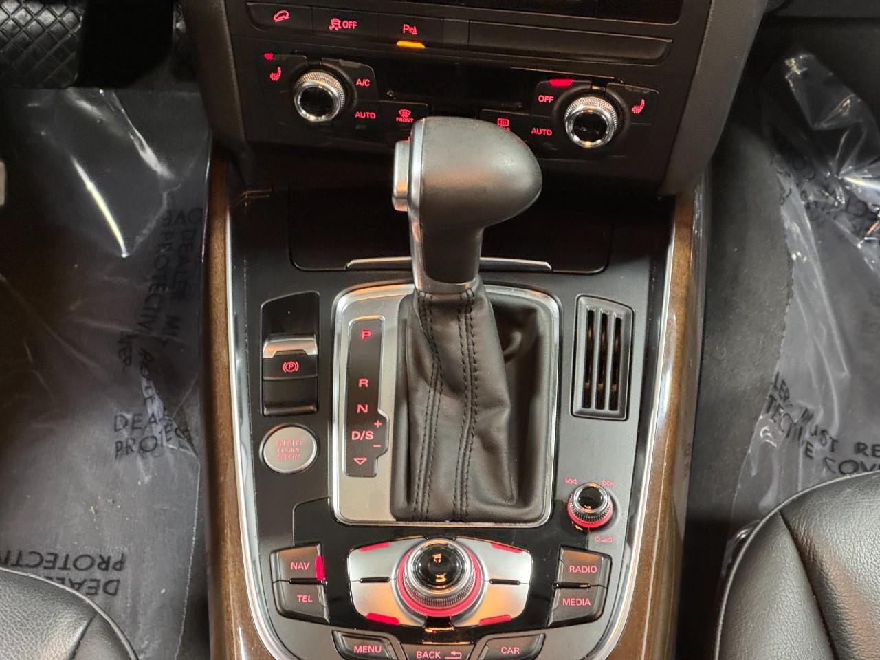 Audi Q5 Vehicle Full-screen Gallery Image 16