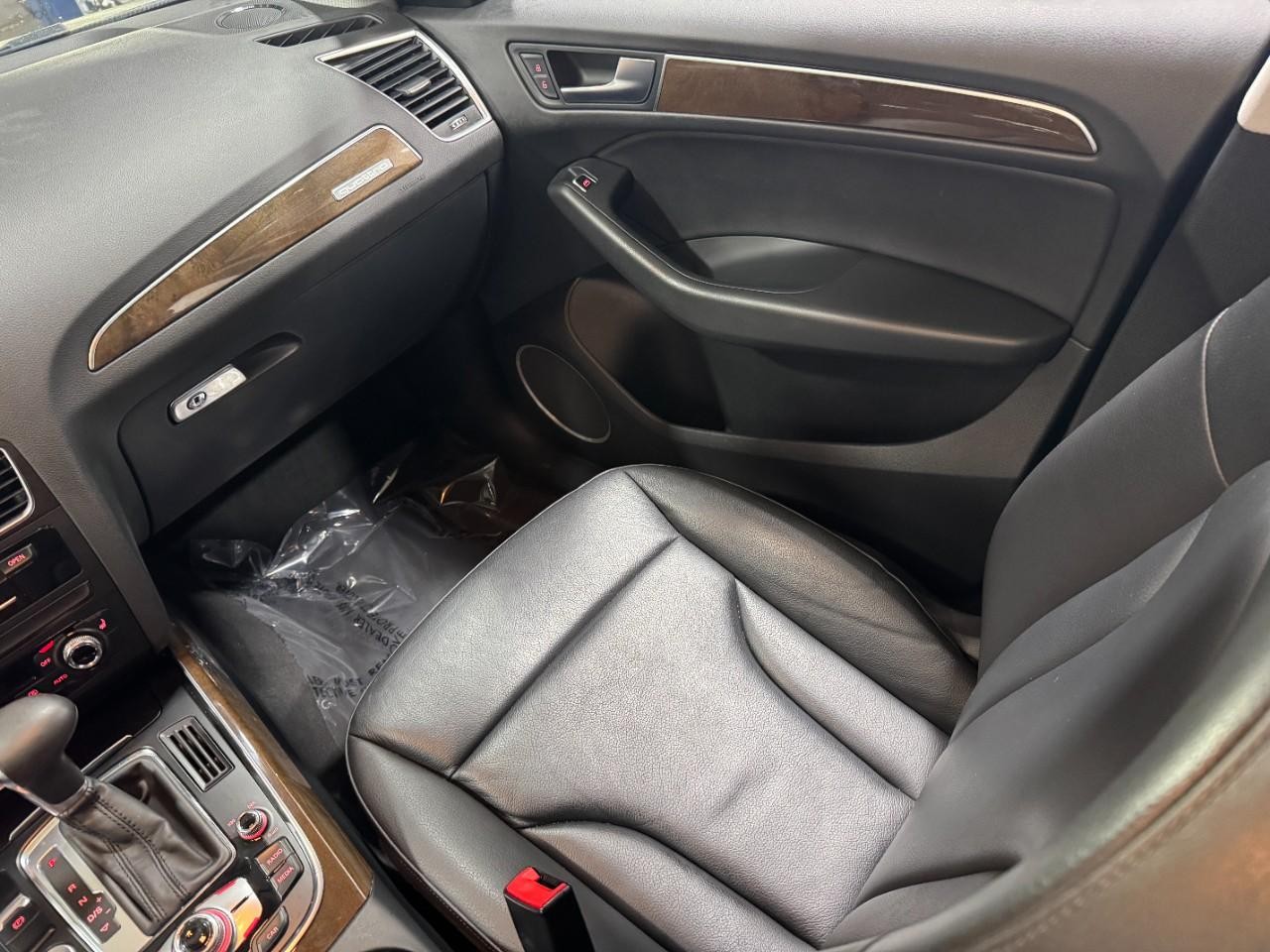 Audi Q5 Vehicle Full-screen Gallery Image 17