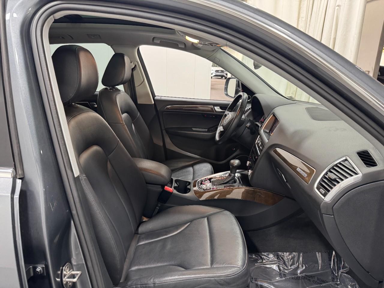 Audi Q5 Vehicle Full-screen Gallery Image 18