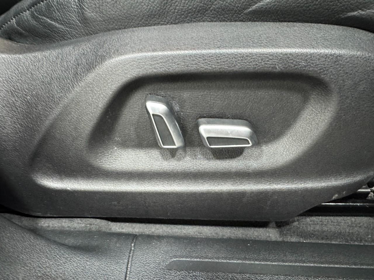 Audi Q5 Vehicle Full-screen Gallery Image 20