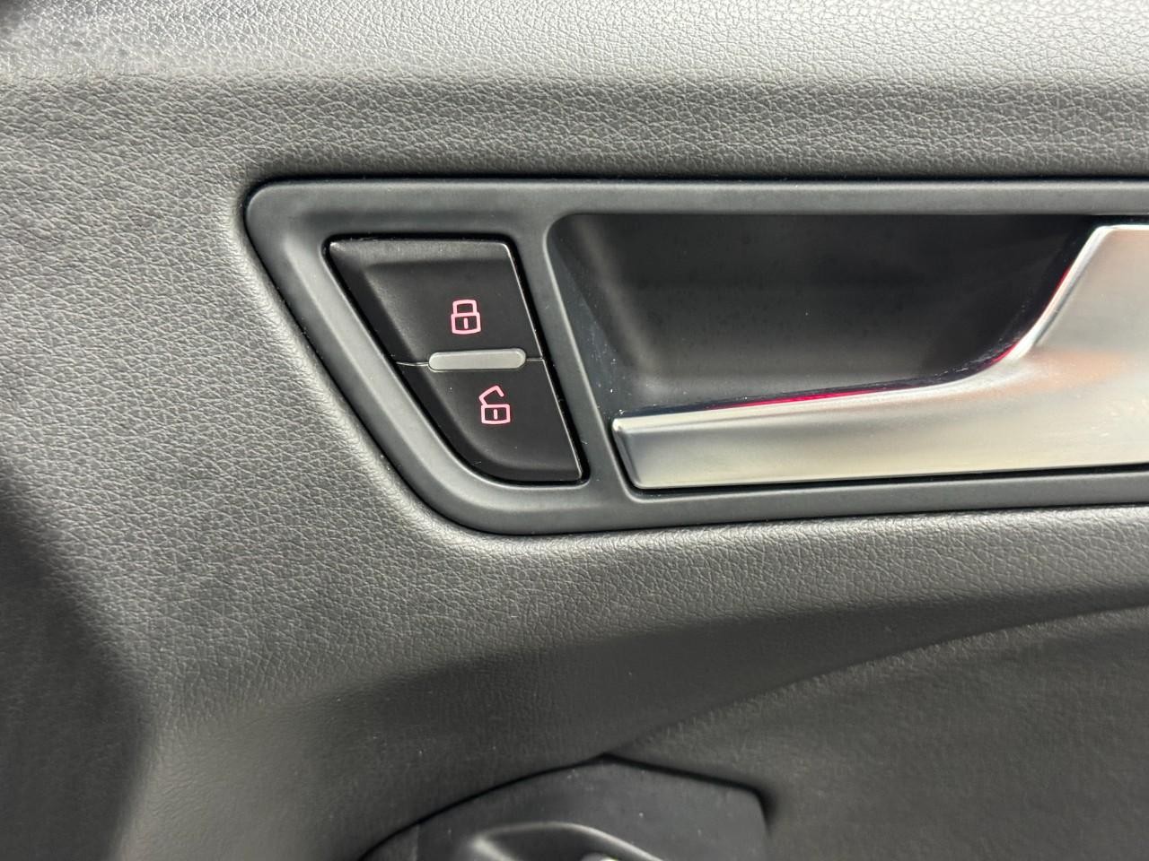 Audi Q5 Vehicle Full-screen Gallery Image 21