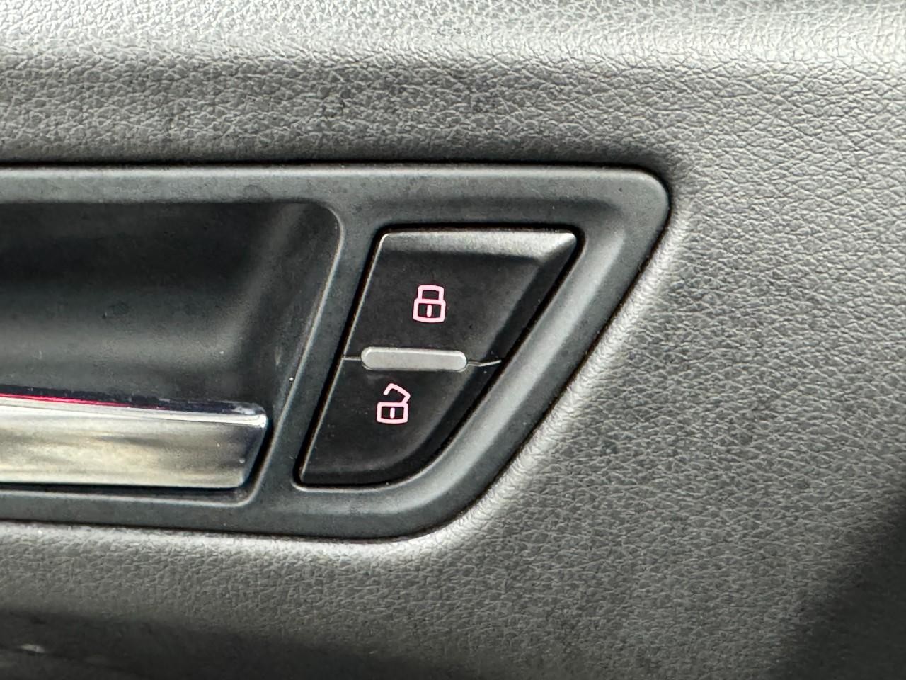 Audi Q5 Vehicle Full-screen Gallery Image 23