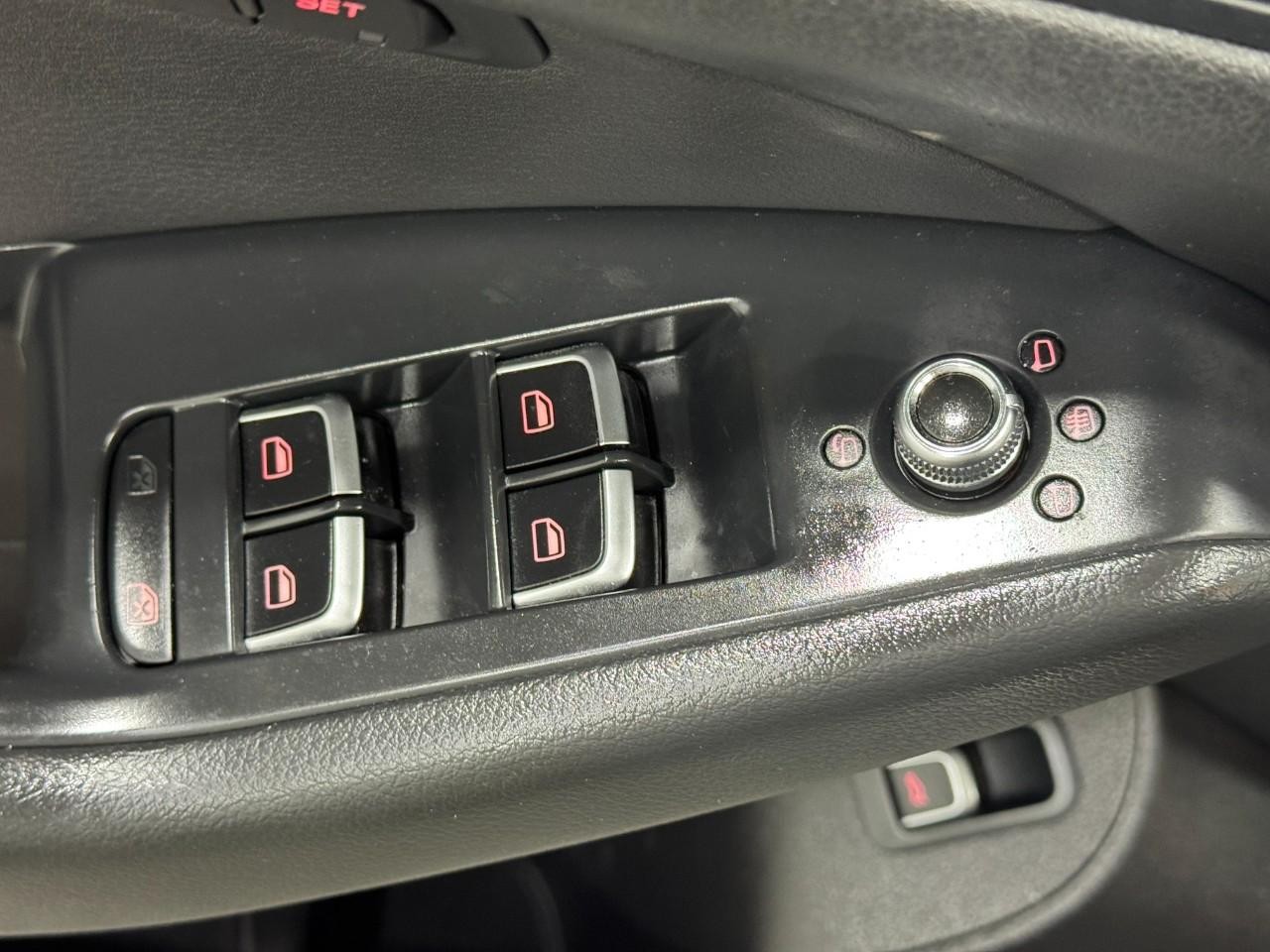 Audi Q5 Vehicle Full-screen Gallery Image 25