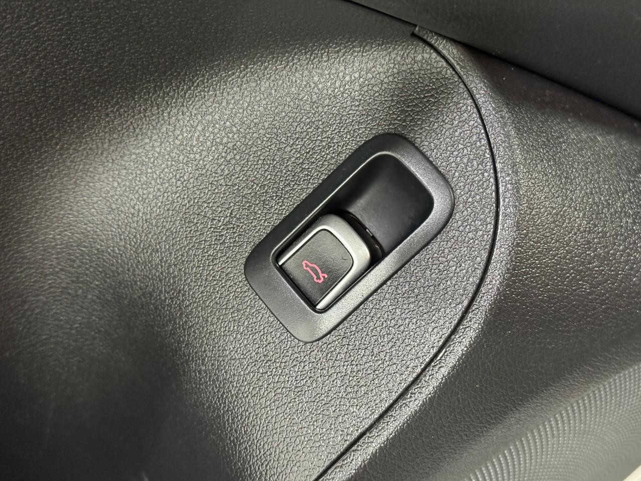 Audi Q5 Vehicle Full-screen Gallery Image 26