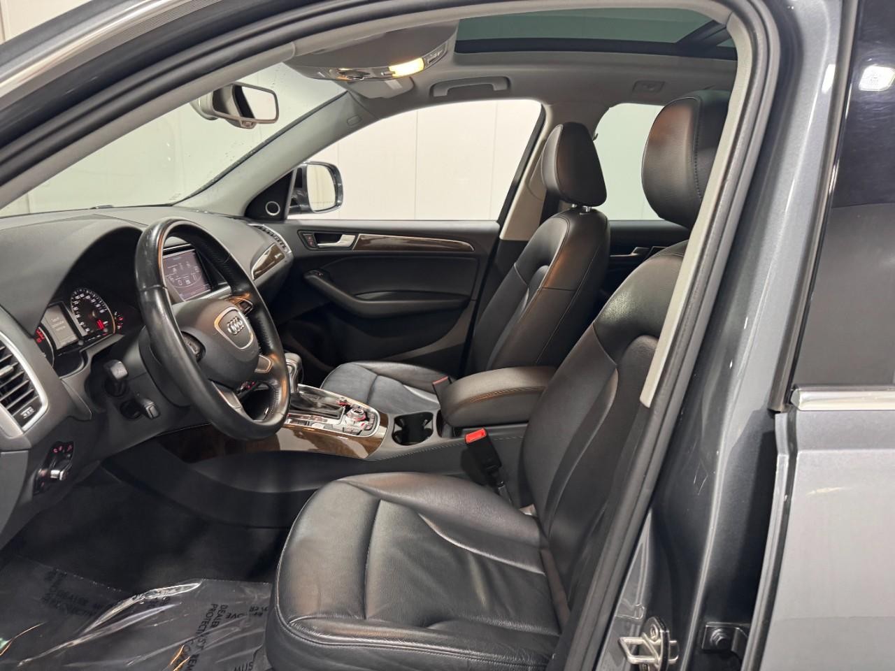 Audi Q5 Vehicle Full-screen Gallery Image 27