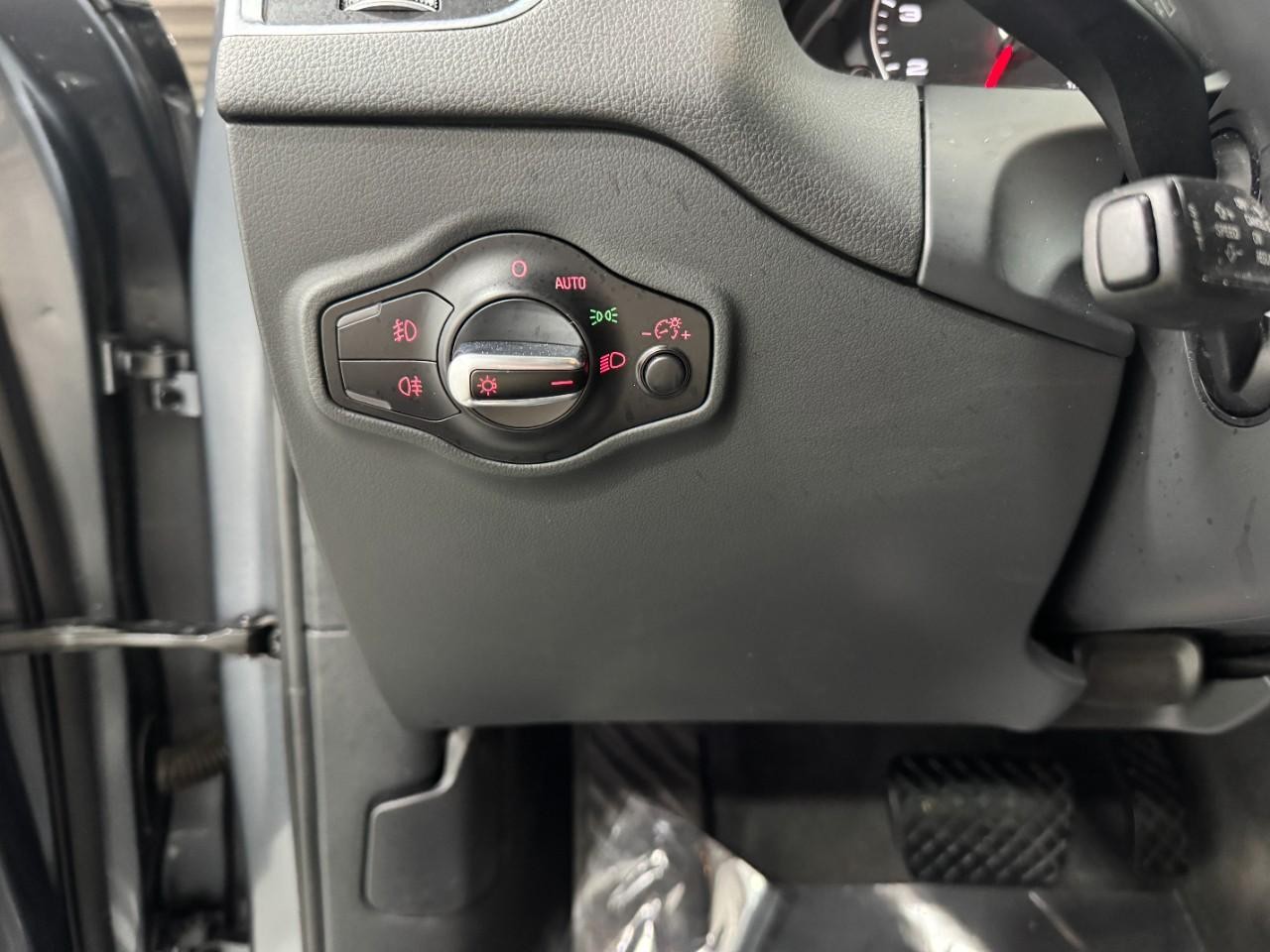 Audi Q5 Vehicle Full-screen Gallery Image 30