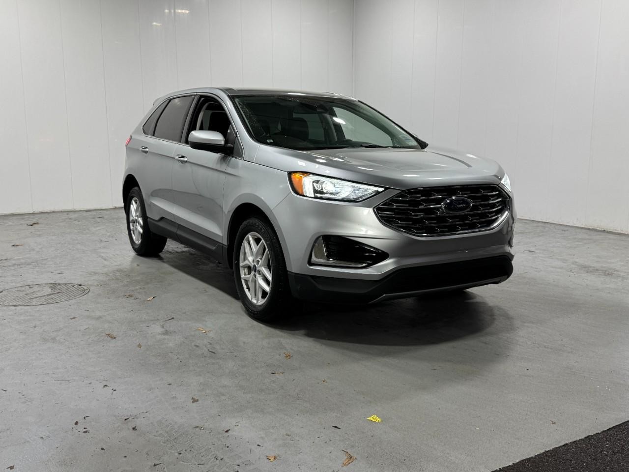Ford Edge Vehicle Full-screen Gallery Image 6