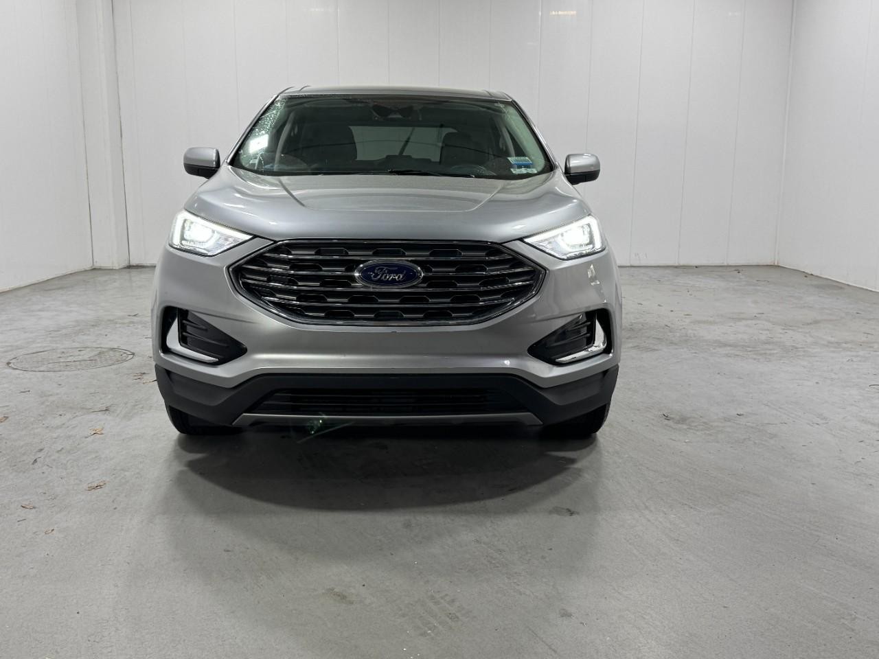 Ford Edge Vehicle Full-screen Gallery Image 7
