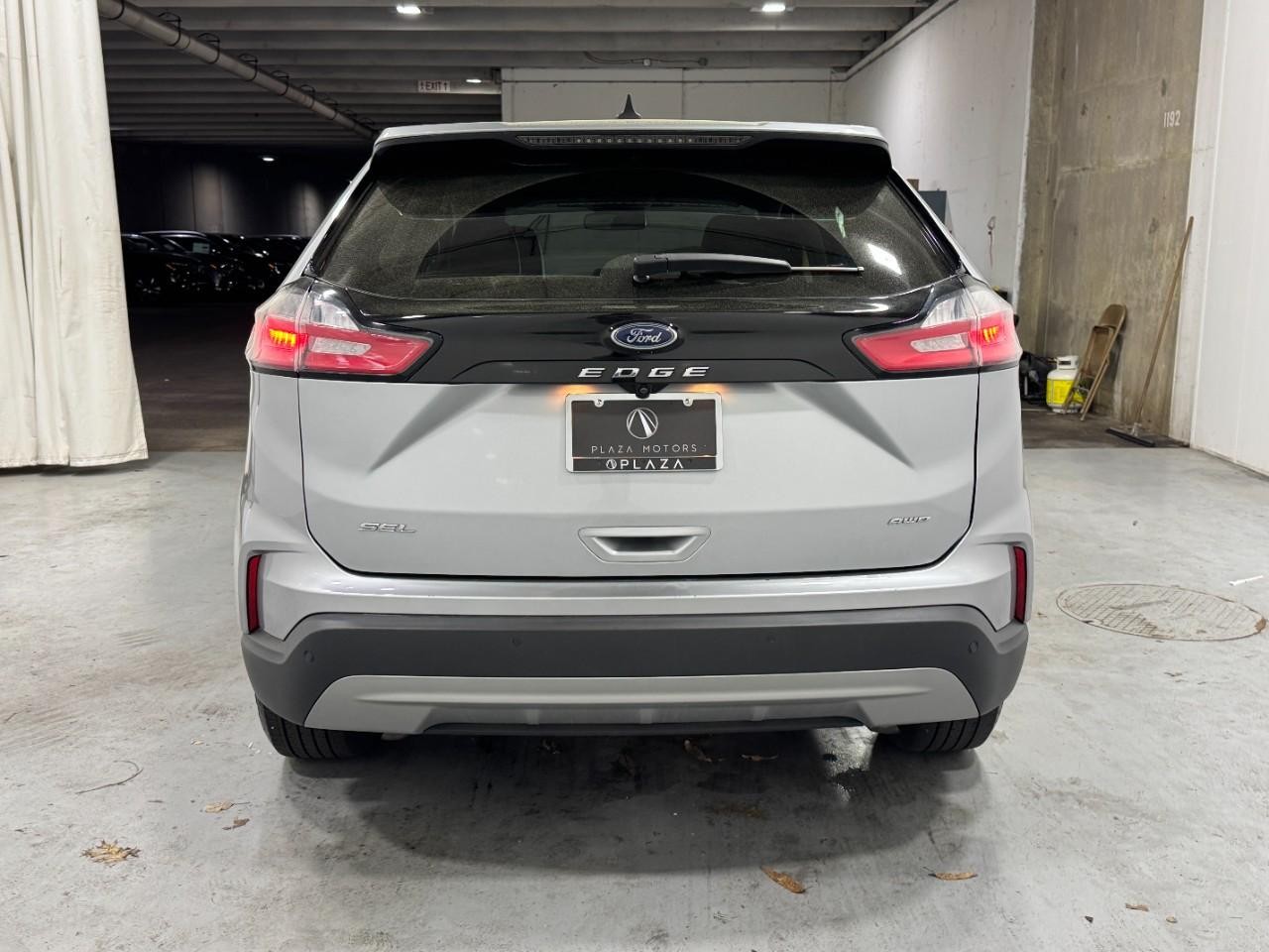 Ford Edge Vehicle Full-screen Gallery Image 9