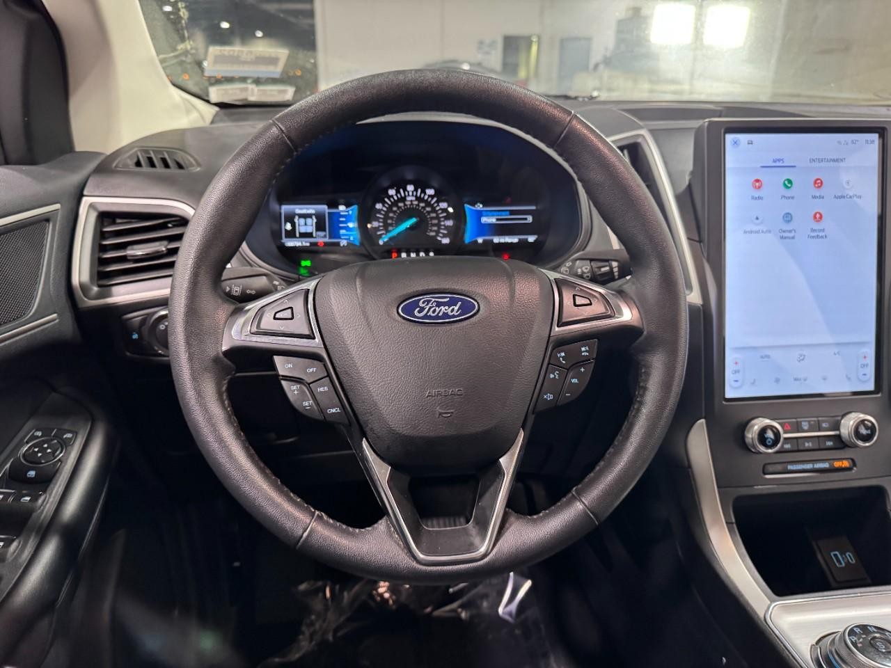 Ford Edge Vehicle Full-screen Gallery Image 12